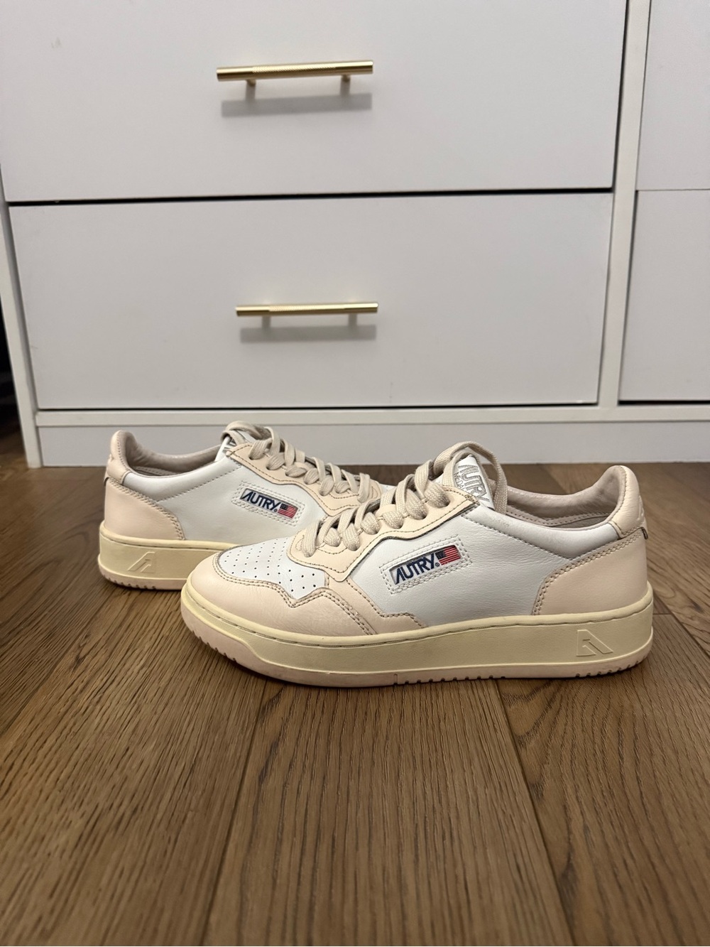 Autry Medalist Low Leather Low Top Lace-Up Sneakers (Size EU 40)